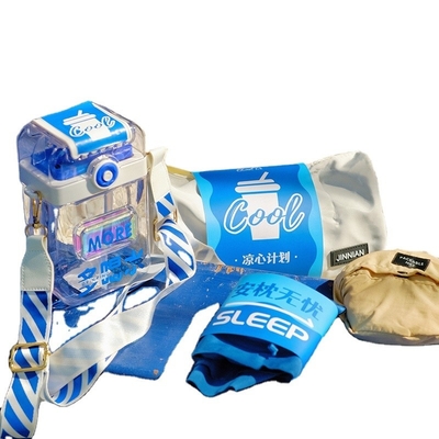 Sac à main, tasse d'eau, chapeau en forme de U, souvenirs parfaits pour les employés.