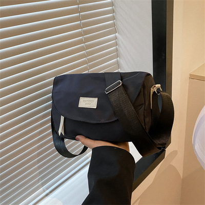 Logo du client Sac de voyageur à la mode Couleur solide Sac transversale simple Cadeau d'employé