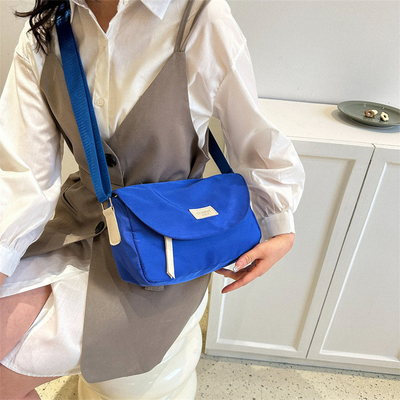 Logo du client Sac de voyageur à la mode Couleur solide Sac transversale simple Cadeau d'employé