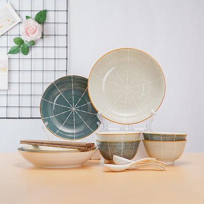 Un ensemble de 16 ustensiles de table en céramique chinoise parfait pour les grands-parents âgés