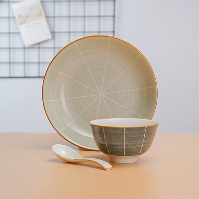 Un ensemble de 16 ustensiles de table en céramique chinoise parfait pour les grands-parents âgés