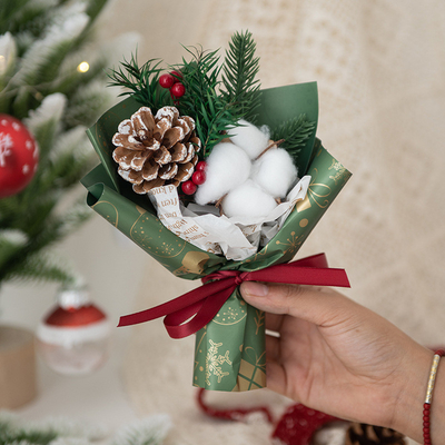 Bouquet de Noël avec fleurs séchées et coton destiné aux utilisateurs finaux