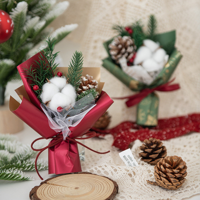 Bouquet de Noël avec fleurs séchées et coton destiné aux utilisateurs finaux