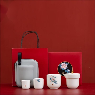 Un ensemble de thé de voyage portable exclusif pour la fête des pères avec un design culturel et créatif unique