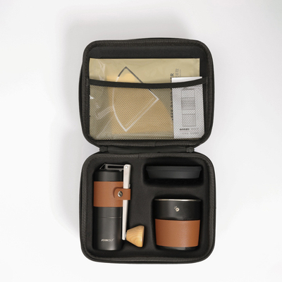 Set de café portable extérieur avec broyeur de haricots à manivelle et combinaison de tasse à filtre