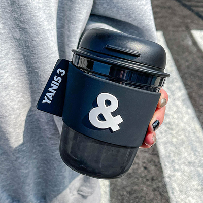 Coupe de café à la paille d'été à l'apparence élégante et portable pour les besoins des clients