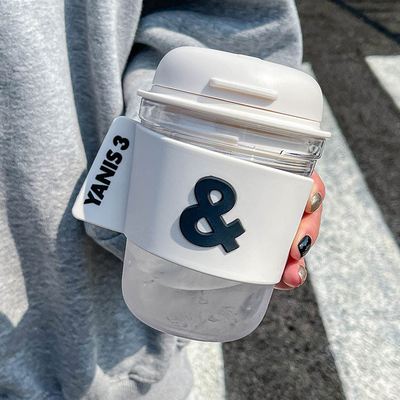 Coupe de café à la paille d'été à l'apparence élégante et portable pour les besoins des clients