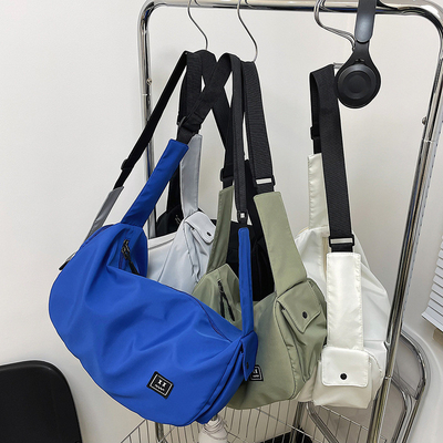 Sac de voyage imperméable au nylon sur mesure, cadeau parfait pour les clients d'entreprise.