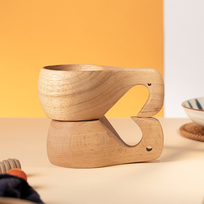 Améliorez votre équipement de voyage avec une tasse de café finlandaise intégrée en bois complet