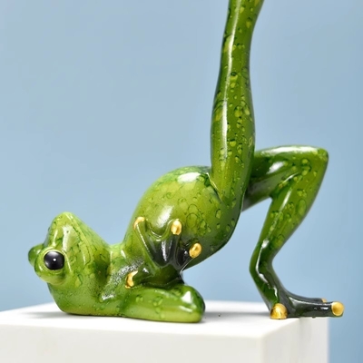 Promotion décorer des cadeaux de verre yoga grenouille artisanat de résine pour l'armoire de télévision et l'armoire à vin