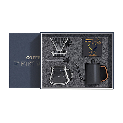 Boîte cadeau pour ustensiles de café 5 pièces avec une tasse de filtre à brasserie à la main, un thermomètre de pot partagé et du papier filtre