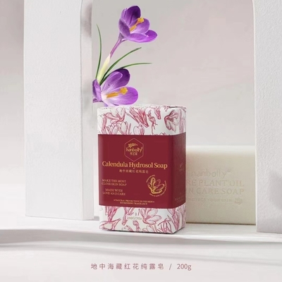 Un ensemble de cadeaux pour les invités.