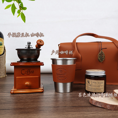 L'expérience du luxe avec des affaires Souvenirs en cuir à la main Tasses de café et aromathérapie