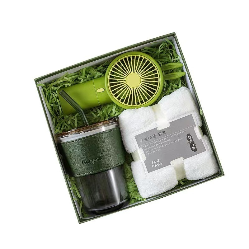 Coupe personnalisée avec logo et ensemble cadeau à la main parfait pour la réunion annuelle de l'agriculture à Noël