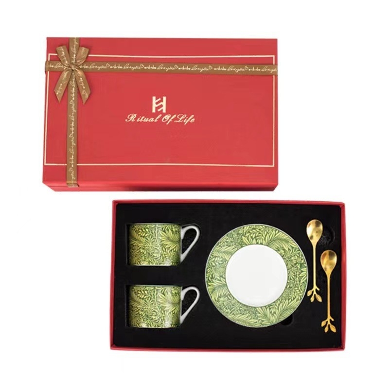 Faites une déclaration avec nos tasses de café imprimées UV Le complément parfait à votre cadeau de mariage