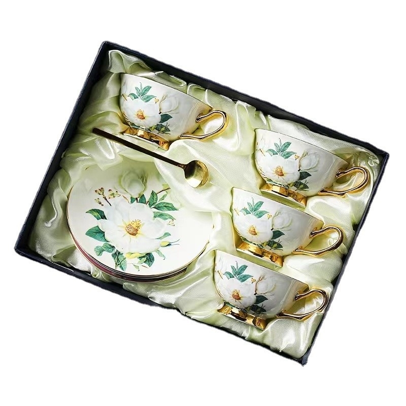 Set de tasse à café européenne en porcelaine osseuse en tasse à thé en fleurs en céramique pour les scénarios d'utilisation chic