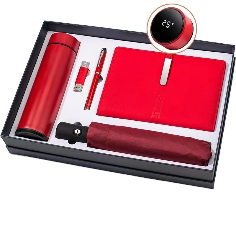 Un ensemble cadeau pour un compagnon d'affaires de l'hôtel et de la station avec un dessin graphique imprimé en couleur