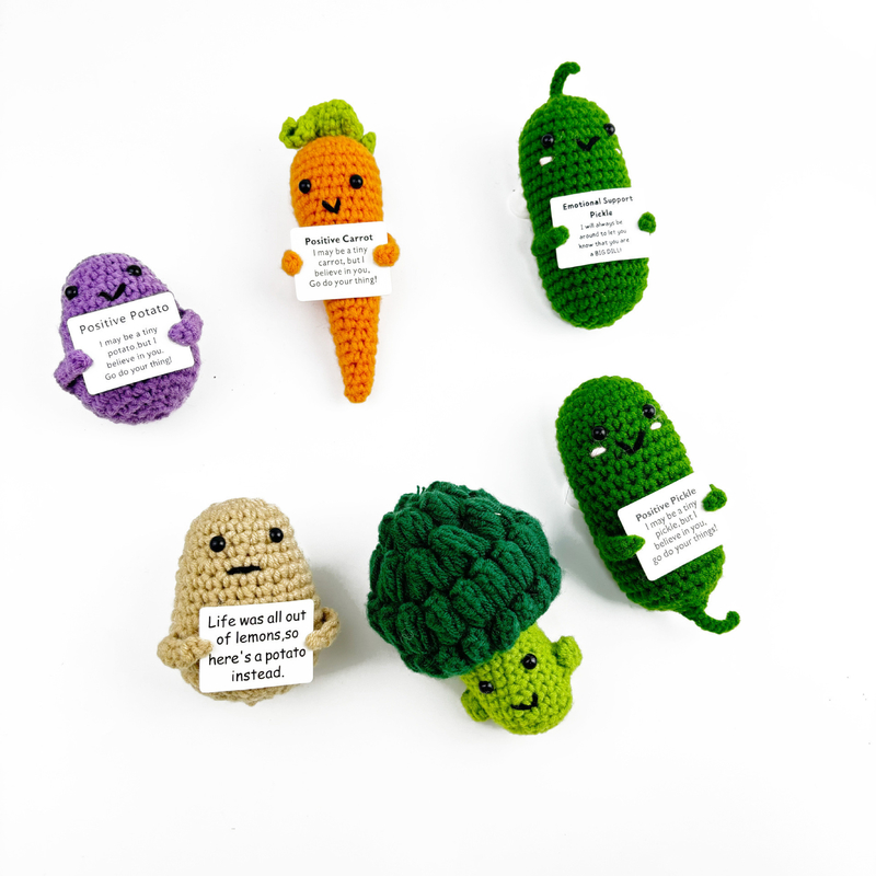 Des pendentifs de poupée de pomme de terre faits à la main cadeau de jouet tricoté avec énergie positive Taille personnalisée