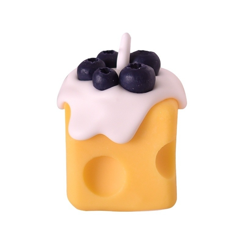Cadeau à la main à la joie d'anniversaire pour les filles