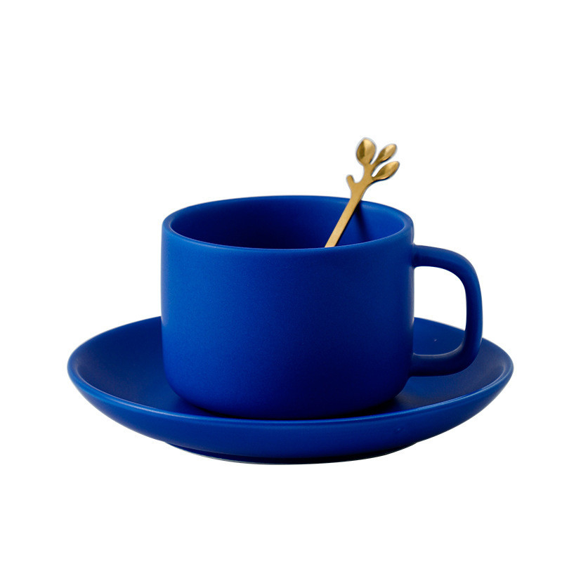 Exquise tasse à café en céramique bleue Klein pour l'impression de logos personnalisés